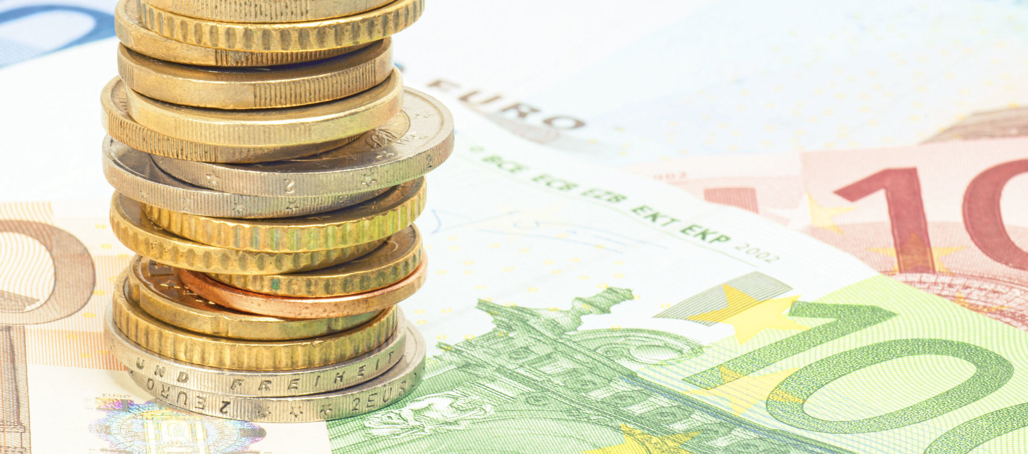 Münzen und Geldscheine in Euro